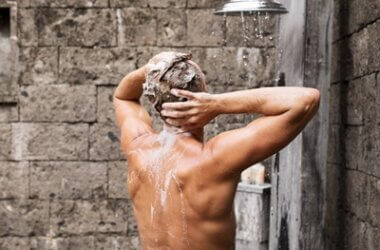 does showering before bed keep you awake?