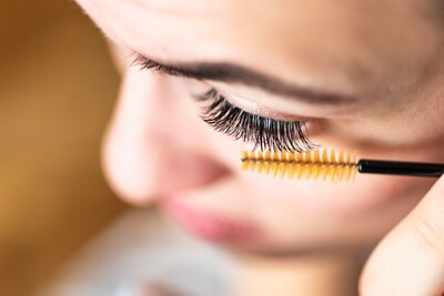 can I sleep with eyelash extensions?