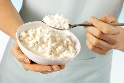how long before bed should I eat cottage cheese?