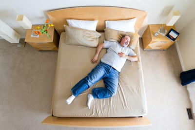 is it bad to sleep in normal clothes?