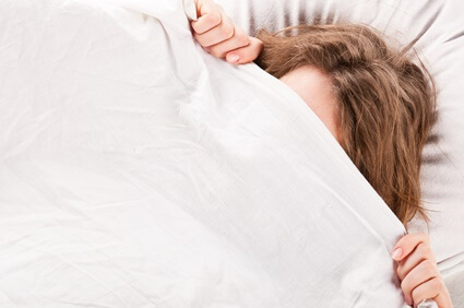 what happens if you sleep with your head under the covers?